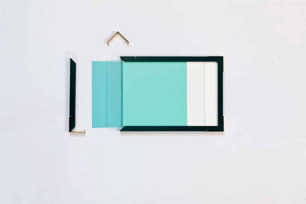 epaulette frame with green linseed oil