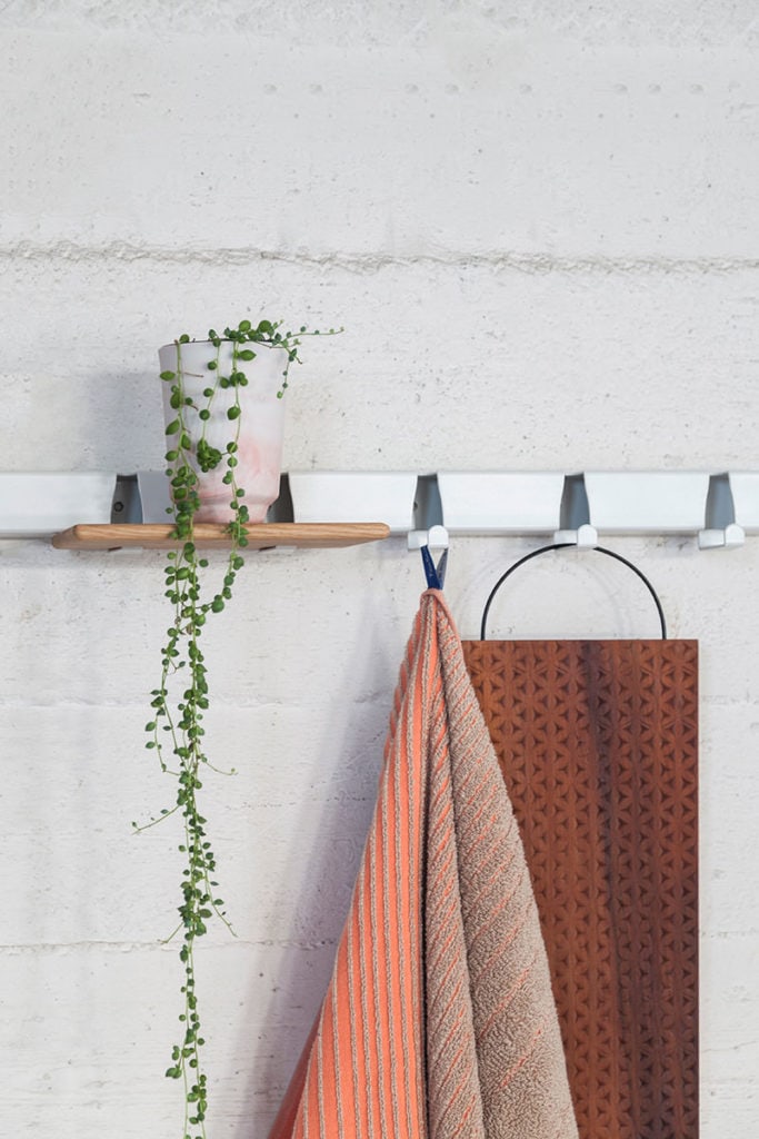 vij5 coatrack by the meter by maarten baptist @ object rotterdam 2019 image by vij5 img 1847 1200x800 1