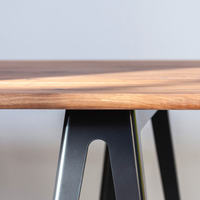 Vij5 Trestle Table in massief noten door David Derksen 2021 image by Vij5 IMG 1448 1920x960 1 Vij5 Trestle Table in massief noten door David Derksen 2021 image by Vij5 IMG 1448 1920x960 1