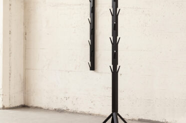 Coatrack by the Meter (verticaal)