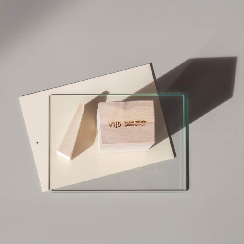 Precious Memories door Isabel Quiroga (image by Vij5 2024) IMG 1325 vierkant Precious Memories door Isabel Quiroga (image by Vij5 2024) IMG 1325 vierkant